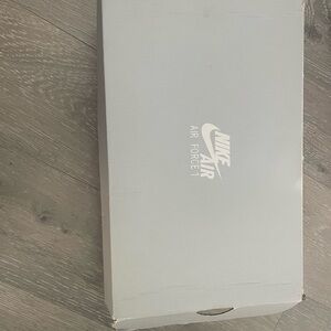 Nike Air Force 1 Box in Gray